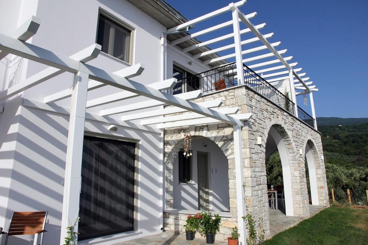 Moses Villa Khorevtón Bilik gambar