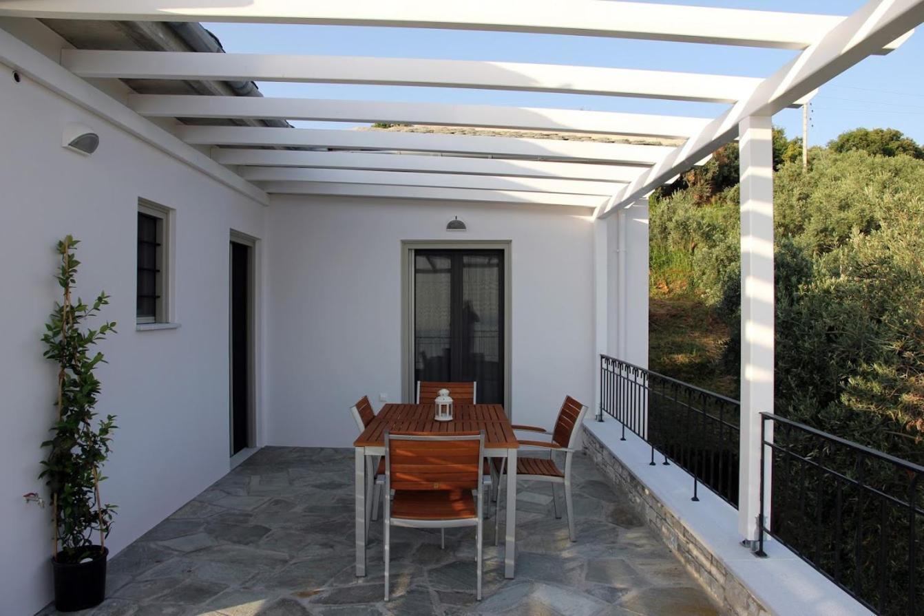 Moses Villa Khorevtón Bilik gambar